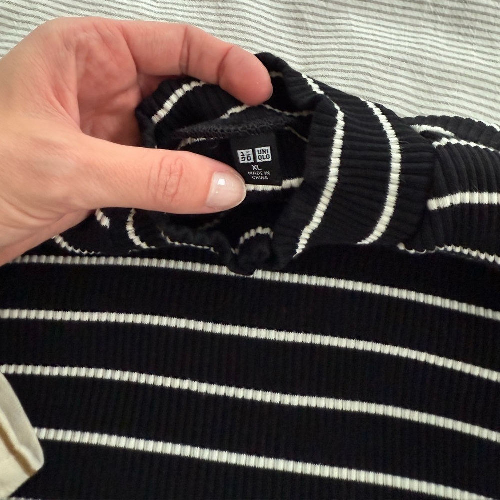 UNIQLO Black and White Striped super stretch turtleneck